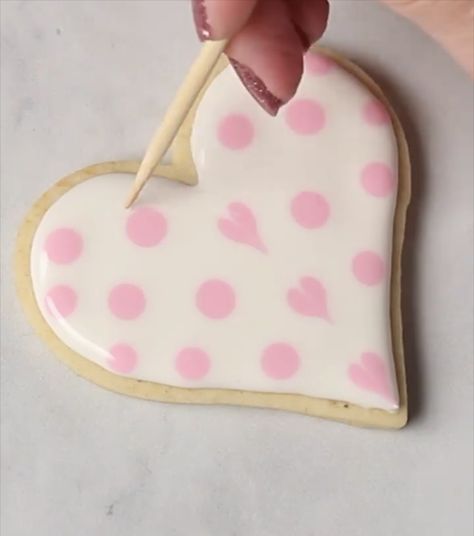 Royal Icing Heart Cookies, Heart Cookies Decorated, Heart Sugar Cookies, Valentine Cookies Decorated, Christmas Sugar Cookies Decorated, Heart Sugar Cookie, Bridal Cookies, Valentine Sugar Cookies, Valentines Baking