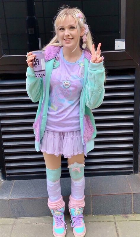 Decora Fashion Outfits Simple, Pop Kei Fashion, Pastel Kidcore Outfits, Yume Kawaii Aesthetic Outfits, Yume Kawaii Fashion, 80s Fashion Outfits, Outfits Colorful, Fairy Kei Fashion, Kei Fashion