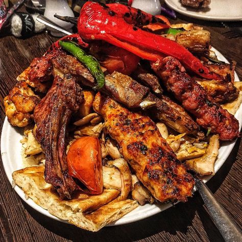 Turkish Mixed Meat Platter Turkish Platter, Grilled Platter, Fakeaway Recipes, Recipes Meat, Mixed Grill, Meat Platter, Empanadas Recipe, Bbq Meat, Turkey Recipe