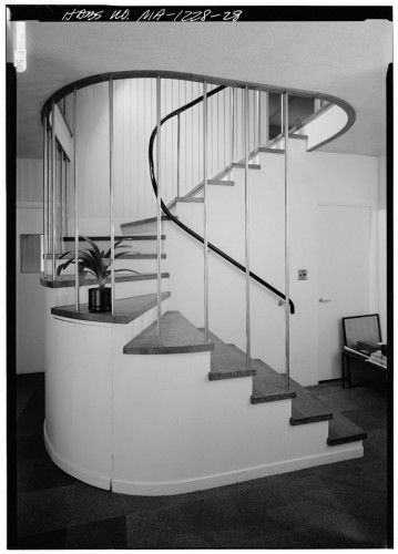 Gropius House, Bauhaus Interior, Bauhaus Architecture, Walter Gropius, Bauhaus Design, Modern Staircase, Alvar Aalto, House Stairs, Frank Lloyd Wright