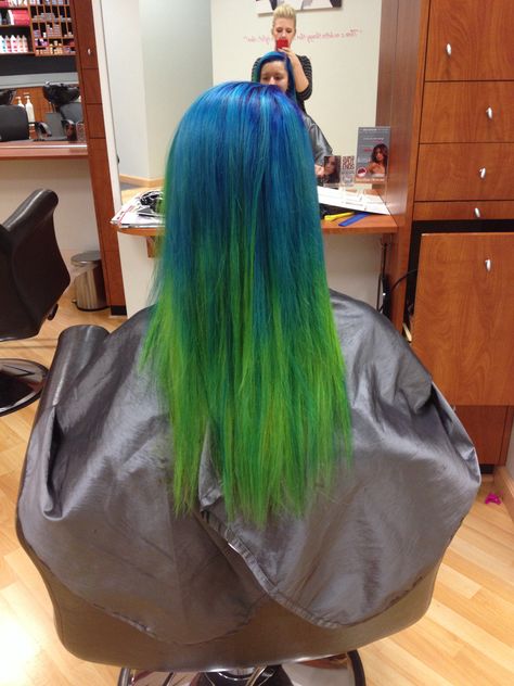 Tried to copy guy tangs video ! Neon blue and neon green with dark blue roots, from pravana. By me ! Green And Blue Hair, Neon Green Shorts, Blue Roots, Ombre Bob, Dyed Hair Inspiration, Nice Hair, Fun Hair, Neon Blue, Blue Ombre