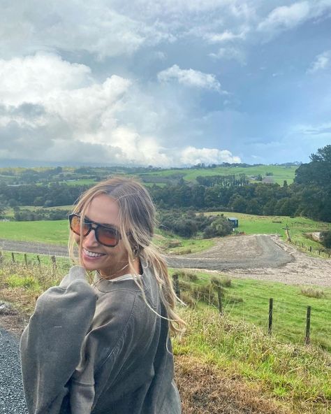 Sara Thompson, That Look, It Cast, Natural Landmarks, Hair