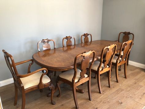 WALNUT QUEEN ANNE STYLE DINING TABLE AND 8 CHAIRS Queen Anne Dining Room, Queen Anne Dining Table, Antique Chairs Makeover, Cherry Room, Dining Chair Makeover, End Table Makeover, Reupholster Chair Dining, Art Deco Dressing Table, French Dining Tables