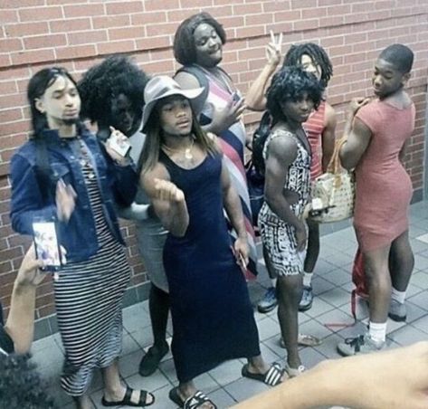 High School Spirit Week, Gender Swap Day, Spirit Week, Black Twitter, Twitter Memes Spirit Day Ideas, School Spirit Week, Spirit Week Outfits, Mexican Humor, Humor Mexicano, Leyte, Spirit Week, Funny As Hell, Ladies Night