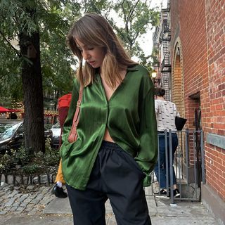 Audrey Hubert (@audreyhubert) • Instagram photos and videos Oversized Silk Shirt Outfit, Milan Luxury, Satin Oversized Shirt, Satin Shirt Outfit, Silk Shirt Outfit, Green Shirt Outfits, Green Silk Shirt, Oversized Shirt Outfit, Lizzy Hadfield