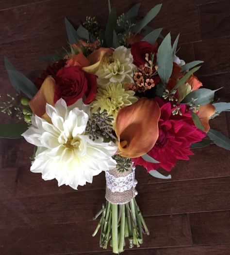 Fall bouquet with orange Calla Lily and dahlias. Dahlia And Calla Lily Bouquet, Fall Calla Lily Wedding Bouquet, Corn Wedding, Orange Calla Lily, Calla Lillies Bouquet, Harley Wedding, Bouquet Business, White Calla Lily Bouquet, Lily Centerpieces