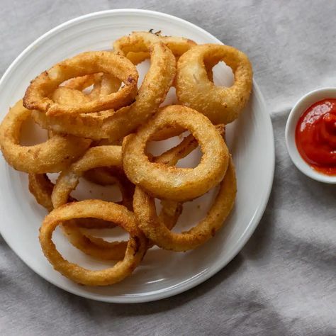 Air fryer frozen onion rings are a fantastic option if you are looking for an easy and delicious snack with minimal prep and cleanup. Onion Rings In Air Fryer, Air Fryer Frozen Onion Rings, Frozen Onion Rings, Best Air Fryer Recipes, Zesty Ranch, Spicy Aioli, Tangy Bbq Sauce, Aioli Recipe, Best Air Fryer