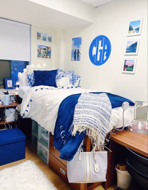 Bright Blue Room Decor, Beach College Dorm, Dorm Room Ideas For Girls College Blue, Bright Blue Bedding, College Dorm Room Color Schemes, Dark Blue Dorm Room Ideas, Blue And Green Dorm Room Ideas, Preppy Dorm Room Ideas Blue, Dorm Inspiration Blue