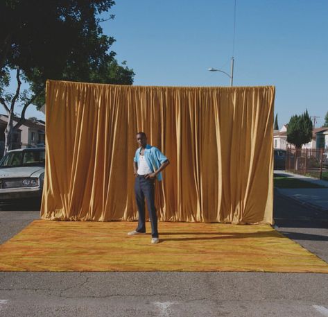 Carpet Photoshoot Ideas, Photoshoot Concept Men, Backdrop Outdoor Photoshoot, Curtain Photoshoot, Yard Photoshoot, Photoshoot Set Design, Mariana Avila, Outdoor Backdrops, Biker Photoshoot