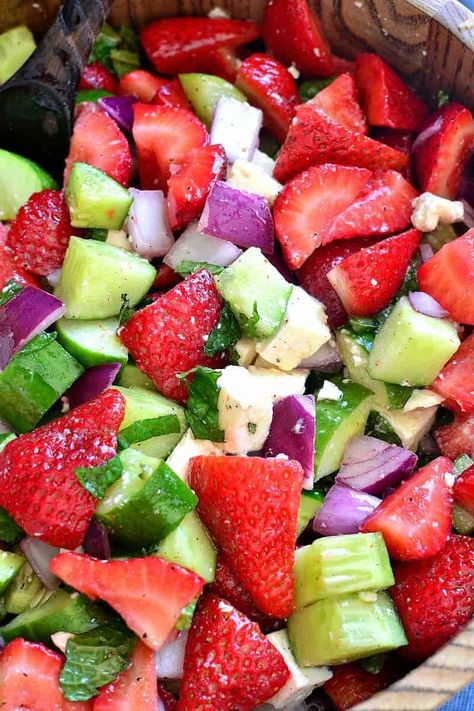 Strawberry Cucumber Salad Salad Week, Lemony Vinaigrette, Strawberry Cucumber Salad, Cucumber Mint Salad, Mint Salad Recipes, Strawberry Cucumber, Salad Taco, Salad Macaroni, Strawberry Feta