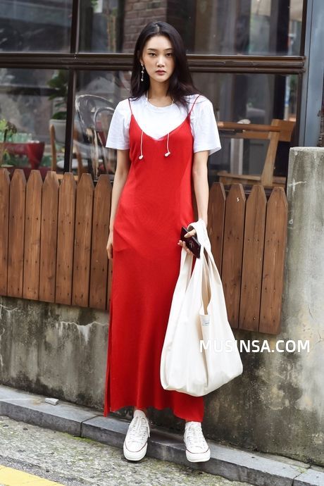 Slip Dress Outfit, Korean Fashion Ideas, Red Street, Korean Fashion Outfits, Korean Street, Korean Fashion Trends, Street Style Trends, Fashion Korean, Inspired Outfits