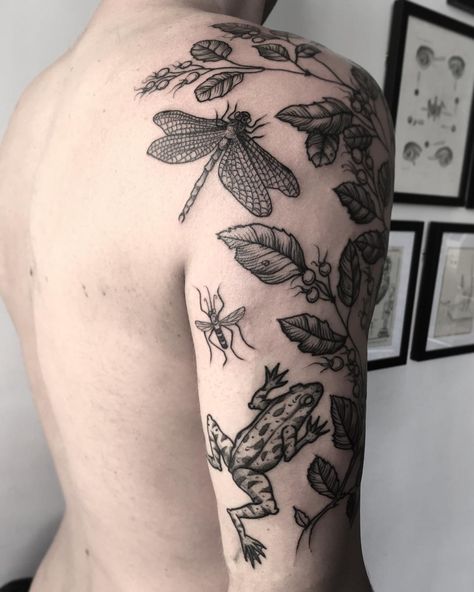 552 Likes, 2 Comments - Rebecca Dewinter (@rebeccadewinterttt) on Instagram: “Saskatoon berry, dragonfly, mosquito and healed frog for Michael.” 16 Tattoo, Nature Tattoo Sleeve, Insect Tattoo, Bug Tattoo, 3 Tattoo, Back Of Shoulder Tattoo, Butterfly Tattoos, Aesthetic Tattoo, Time Tattoos