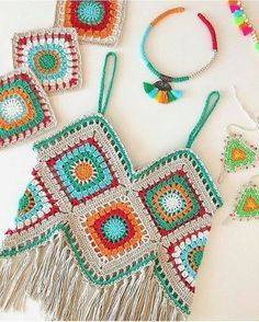 Granny Square Haken, شال كروشيه, Crochet Boho Top, Confection Au Crochet, Crochet Crop Top Pattern, Mode Crochet, Crocheted Items, Stil Boho, Crochet Summer Tops