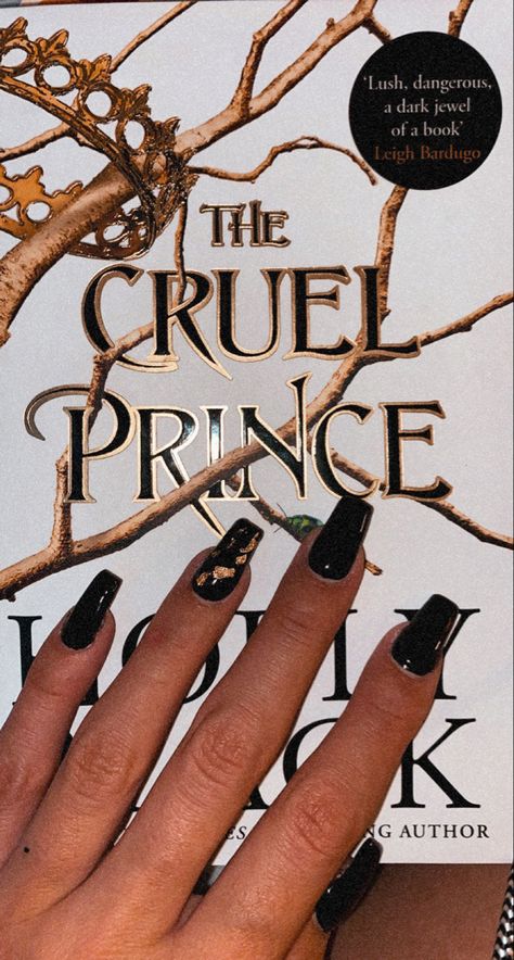 Book the cruel prince inspired nails #goldandblack #thecruelprince #books #nails #cardan #judeandcardan Cruel Prince Nail Art, Nail Art Books Inspired, Nail Designs Dark Academia, Book Nails Aesthetic, Cruel Prince Nails, Dark Academia Nails Acrylic, Prince Inspired Nails, Book Themed Nails, Dark Academia Nails Ideas