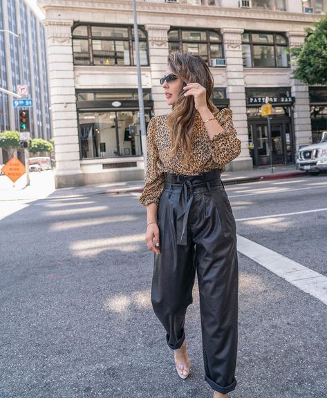 See and Shop the Faux Leather Paperbag Pants at Target | Who What Wear Leather Trousers Outfit, Lederhosen Outfit, Outfits Leggins, Paperbag Hose, Paper Bag Pants, Outfit Elegantes, October Fashion, Leather Trend, Bag Pants