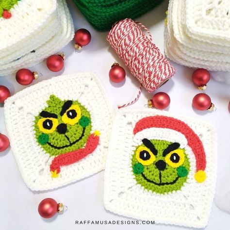 Crochet Grinch Coasters, Grinch Granny Square, Chicken Granny Square, Christmas Granny Square Crochet, Christmas Granny Square, Crocheted Stuff, Crochet Holiday, Crochet Knit Blanket, Christmas Decs