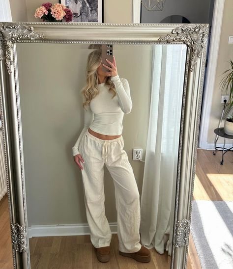 Cute Comfy Girly Outfits, Cute Leisure Outfits, Girly Loungewear, Wfh Style, Thick Outfits, Brandy Outfits, Sweatpants Outfit Ideas, Winter Basics, Airport Outfits