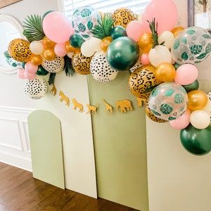 Two Wild Birthday Photoshoot, Pink Cheetah Balloon Garland, Two Wild Balloon Garland, Two At The Zoo Birthday Girl, Wild One Balloon Arch, Born Two Be Wild Birthday Girl, Two Wild Birthday Party Girl, Wild One Birthday Party Girls Diy, Safari Balloon