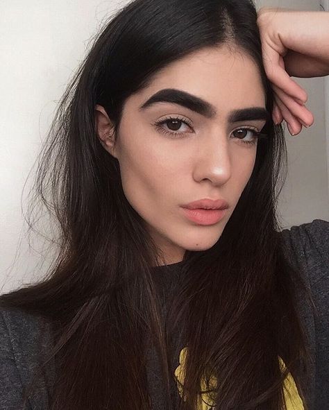 Natalia Castellar, Bushy Brows, Eyebrow Trends, Bushy Eyebrows, Tinted Brow Gel, Beautiful Eyebrows, Chica Cool, Thick Eyebrows, Natural Eyebrows