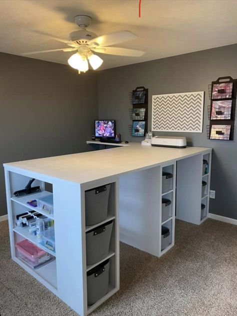 Epoxy Tabletop Diy, Diy Craft Desk With Storage, Craft Room Desk Ideas, Office Craft Room Combo Small Spaces, Heat Press Table Ideas, Office Craft Room Combo, Craft Room Desk, Craft Room Tables, Maker Space