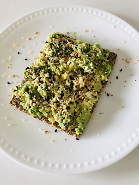 Avocado Toast Seasoning Recipe, Seasoning For Avocado Toast, Bagel Avocado Egg, Avocado Toast With Sprouts, Avocado Toast With Everything Seasoning, Smashed Avocado, Whole Grain Bread, Everything Bagel, Sesame Seeds