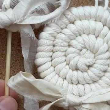 Macrame Lollipop, Lollipop Ornaments, My Playlist, Macrame Tutorial, Macrame Art, Christmas Happy, 12 Days Of Christmas, Happy Wednesday, Christmas Craft