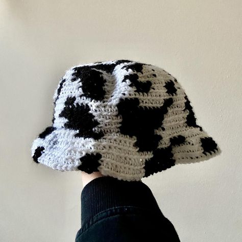 Cow print bucket hat 🐮 Cute addition to your... - Depop Crochet Bucket Hat Free Pattern, Easy Crochet Bucket Hat, Cow Print Bucket Hat, Ruffle Crochet, Bucket Hat Crochet, Bucket Hat Style, Boho Knit, Bohemian Crochet, Knit Blankets