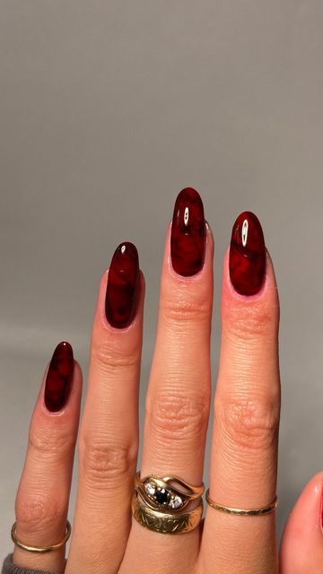 Fall Nails Cherry Red, Fall Nail Inspo Burgundy, Jelly Nails Fall, Vintage Fall Nails, Brown And Maroon Nails, Dark Red Marble Nails, Nails October 2024, Moody Fall Nails, Marble Red Nails