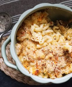 Three-cheese brown butter truffle mac and cheese recipe from @bijouxandbits Truffle Mac And Cheese, Smoked Gouda Cheese, Bite Size Appetizers, Truffle Butter, Mac And Cheese Recipe, Truffle Recipe, Three Cheese, Mac N Cheese Recipe, Cheese Recipe