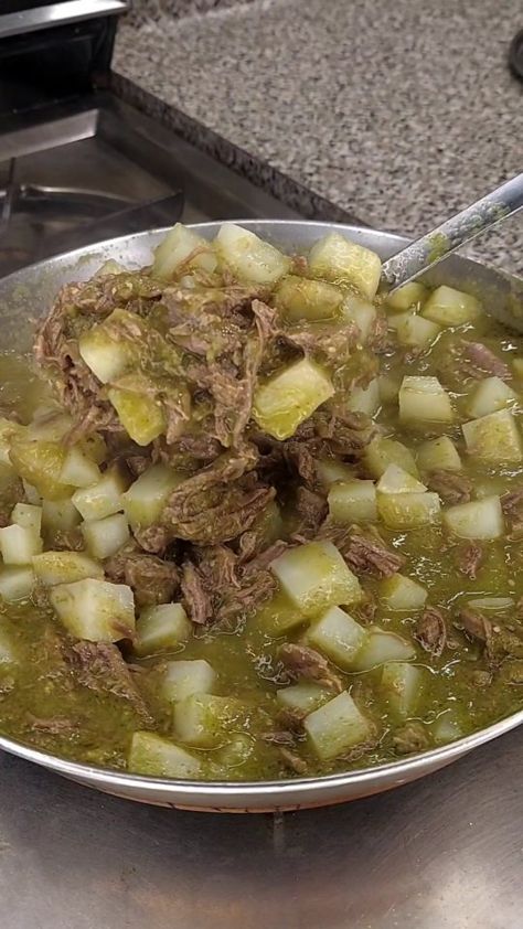 Carne Desebrada, Green Salsa, Beef And Potatoes, Deli Food, Hispanic Food, Green Sauce, Lamb Recipes, Salsa Verde, Mexican Dishes