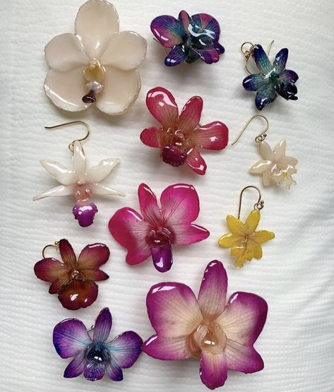 Orchid Earrings, Gelang Manik, Dope Jewelry, Funky Jewelry, Jewelry Lookbook, Resin Flowers, Gull, Floral Earrings, Jewelry Inspo