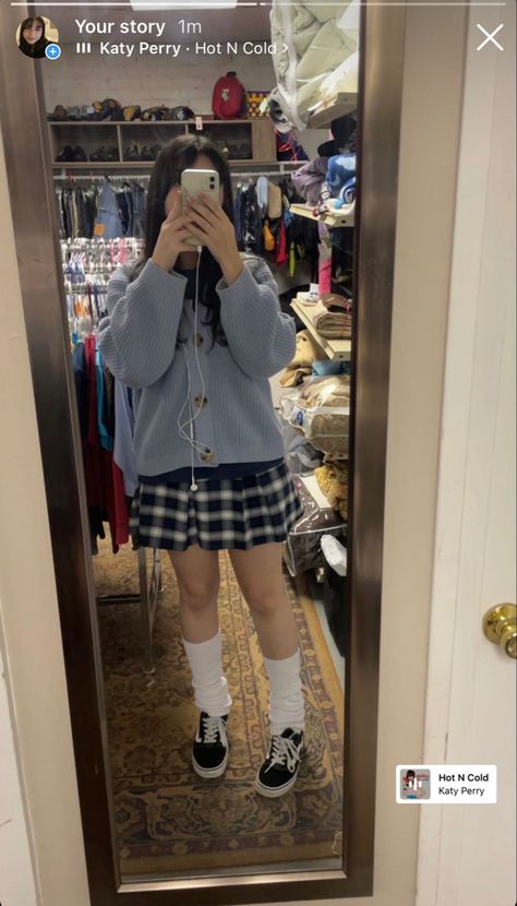 Baggy Clothes With Skirt, Plaid Skater Skirt Outfit, Baggy Socks, Oversized Cardigan Outfit, Baggy Clothes Outfit, Skater Skirt Outfit, Skirt Cardigan, Fit Aesthetic, Pleaded Skirt