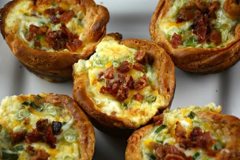 Cheesy Bacon Egg Biscuit Muffins - Kitchen Divas Egg Biscuit Muffins, Bacon Egg Biscuit, Breakfast Muffin Cups, Biscuit Muffins, Bacon Egg Muffins, Cheesy Breakfast, Egg Biscuits, Chopped Vegetables, Bacon Egg And Cheese