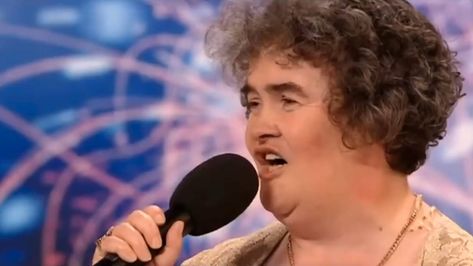 The moment Susan Boyle first sang ‘I Dreamed a Dream’ and brought the world to tears - Classic FM Leonard Cohen Lyrics, Susan Boyle, Britain’s Got Talent, Jackie Evancho, Unchained Melody, Britain Got Talent, Praise Songs, Classic Songs, Got Talent