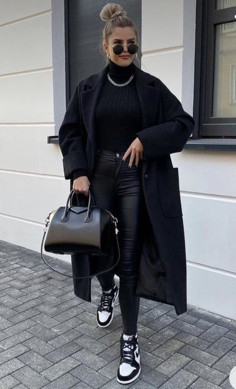 Mantel Outfit, Nyc Winter Outfits, Ny Outfits, Nyc Outfits, New York Outfits, Winter Fashion Outfits Casual, Cold Outfits, Looks Street Style, Stil Inspiration