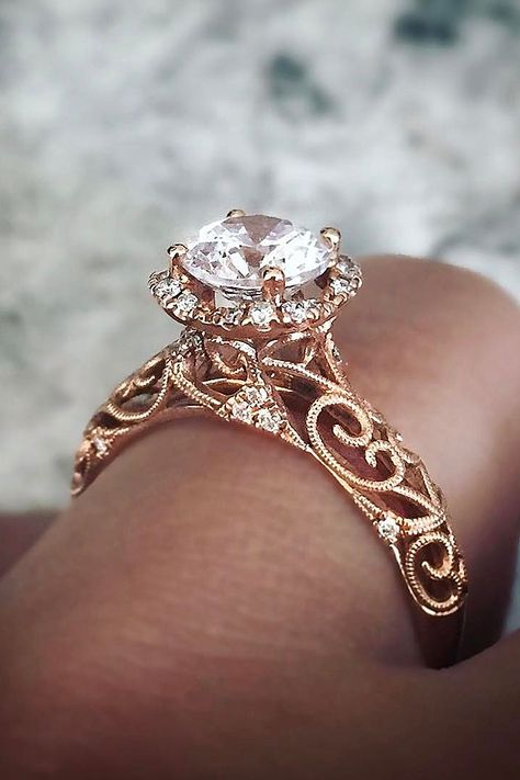 rings 2017 vintage gold diamond Womans Rings, Reset Ideas, Black Goddesses, Gorgeous Rings, Shiny Jewelry, Bling Ring, Trending Engagement Rings, Meteorite Ring, Fantasy Dresses