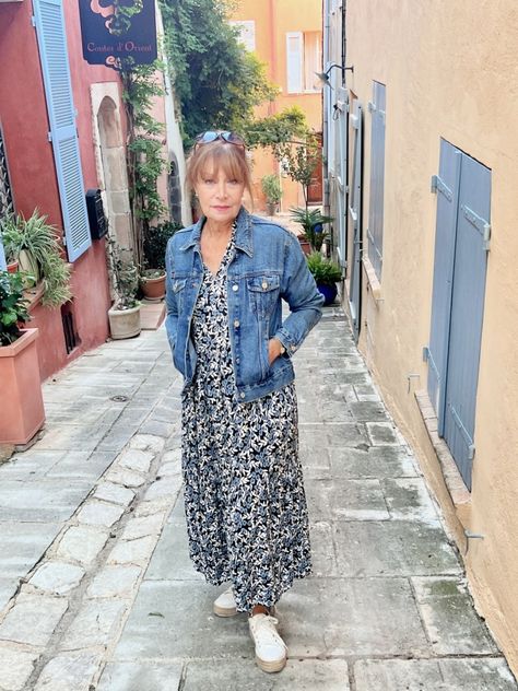 Fashion for women over 50 Floral maxi dress and denim jacket How To Wear Denim Jacket, Dress And Denim Jacket, Long Denim Dress, Europe Outfits, Denim Midi Dress, Classic Denim Jacket, Over 50 Womens Fashion, Soft Summer, Women Over 50