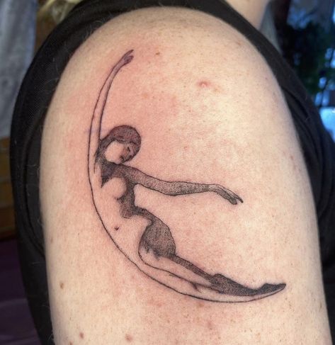 Animal Collar Bone Tattoo, Moon Girl Tattoo, Sapphic Tattoo, Moon Woman, Coordinates Tattoo, Vintage Style Tattoos, Funky Tattoos, Chic Tattoo, Moon Girl