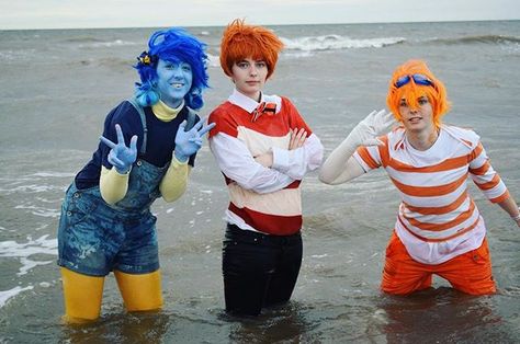 Pin for Later: 35+ Pixar Costumes to Make Your Halloween Bright and Terrific Nemo, Dory, and Marlin — Finding Nemo Marlin Finding Nemo, Pixar Costume, Trio Costumes, Halloween Costumes For Work, Trio Halloween Costumes, Disney Halloween Costumes, Group Halloween Costumes, Pixar Movies, Finding Nemo