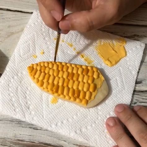 Joyful Designs on Instagram: “I come back after my week long break with a fun video of how I made my corn cookies a few weeks ago. 🌽💛 . . . . . . . . . .…” Indian Corn Cookies Decorated, Corn On The Cob Cookies Decorated, Corn Cookies Decorated, Oyster Roast Party, Tractor Cookies, Fresh Cookies, Corn Cookies, Squirrel Food, How To Make Corn