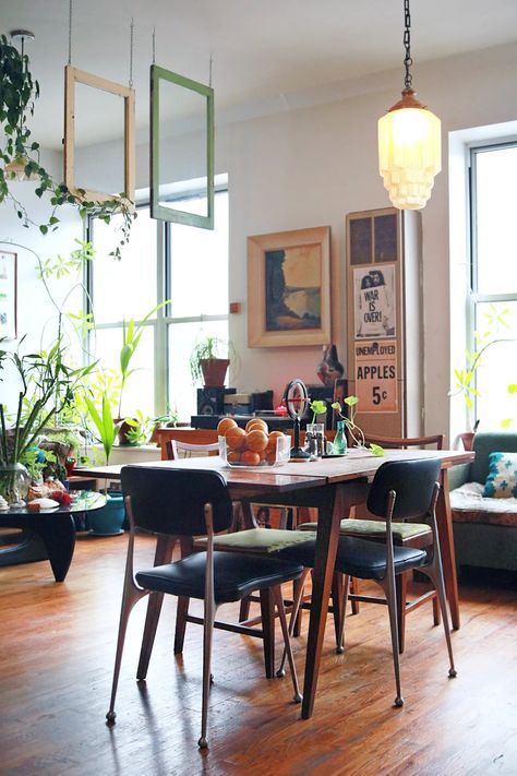 Apartment Manhattan, Vibe Art, Sacred Objects, Artist Loft, Brooklyn Apartment, Studio Artist, Up House, High Vibes, Loft Apartment