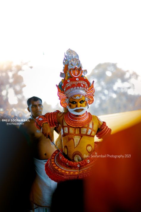 Muthappan theyyam, theyyam photography Muthappan Drawing, Muthappan Theyyam, Muthappan Wallpaper Hd, Kathakali Face, Butterfly Video, Painting Images, Dancer Painting, Story Board, Diy Canvas Art Painting