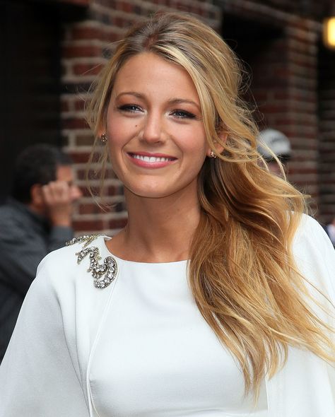 When She Looked Like a Modern-Day Brigitte Bardot Blake Lively Hair, Blake And Ryan, Blake Lively Style, Laura Vandervoort, Belle Blonde, Elsa Pataky, Perfect Eyeliner, White Eyeliner, Alicia Vikander