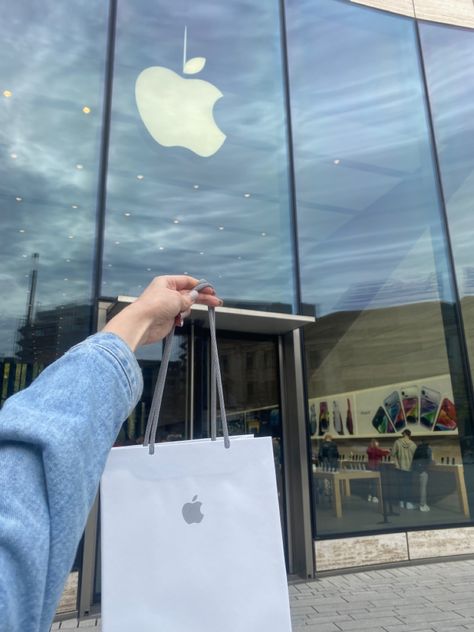 Apple shopping Apple Bag Aesthetic, Iphone Store Shop, Apple Store Aesthetic, Apple Shopping, Iphone Store, Apple Bag, Apple Shop, Pallets For Sale, Latest African Wear For Men