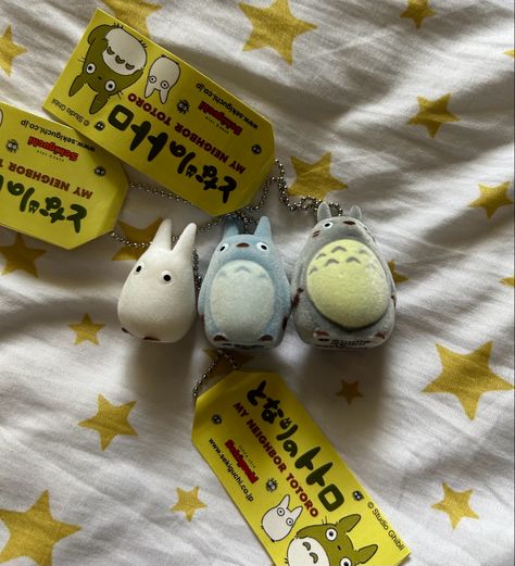 totoro studio ghibli keychains Studio Ghibli Trinkets, Studio Ghibli Things To Buy, Studio Ghibli Accessories, Studio Ghibli Items, Studio Ghibli Figures, Studio Ghibli Things, Studio Ghibli Gifts, Studio Ghibli Plushies, Studio Ghibli Stuff