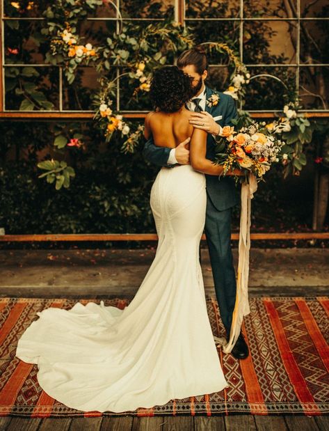 Lovers Society, Black Brides, Wedding Aesthetics, Interracial Wedding, Chic Vintage Brides, Funny Wedding Photos, Vintage Wedding Photos, Sustainable Wedding, Black Bride