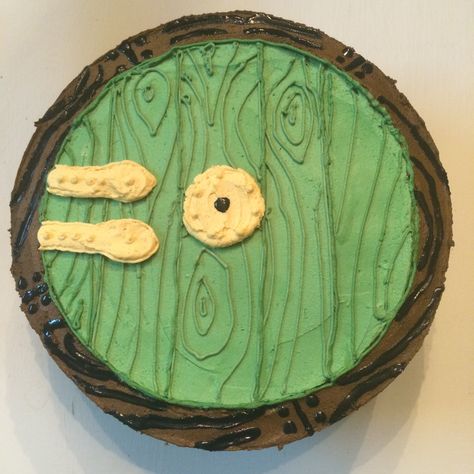 Hobbit door cake Simple Lord Of The Rings Cake, The Hobbit Cake Ideas, Hobbit Birthday Cake, Lord Of The Rings Birthday Cake, Lotr Cake, Lord Of The Rings Cake, Lotr Birthday, Hobbit Cake, Lotr Party