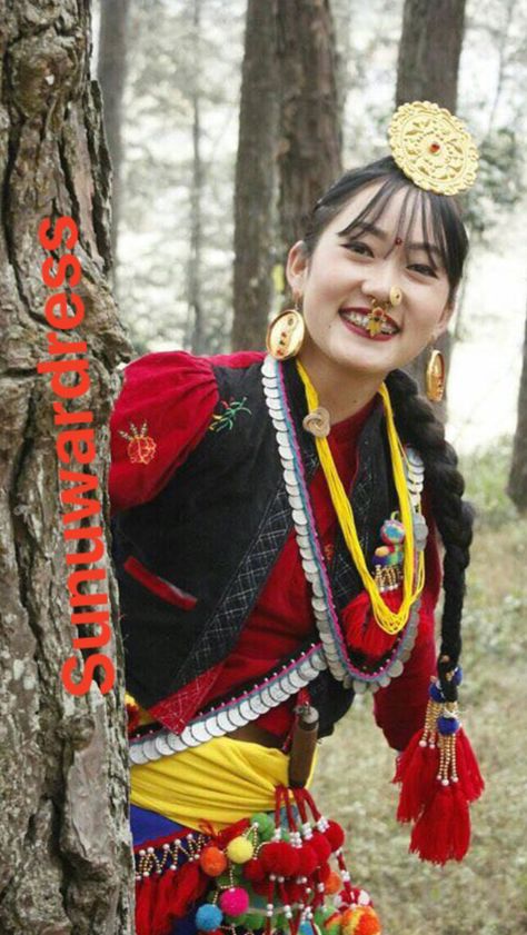 Nepal Culture, Traditional Hairstyle, Short Hair With Bangs, Ethnic Fashion, Hairstyles With Bangs, Traditional Dresses, Traditional Outfits, Hair Extensions, Bangs