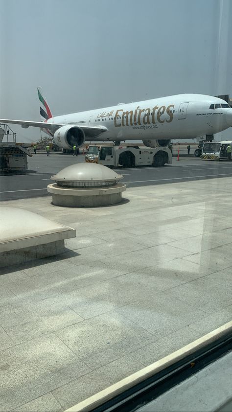 Fake Flight Ticket, Emirates Pilot, Dubai Airlines, Life In Usa, Emirates Cabin Crew, Fairy Grunge Aesthetic, Dubai International Airport, Airport Pictures, Airport Aesthetic