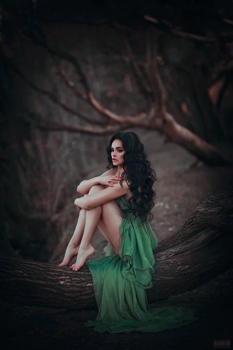 ..... Enchanted Forest Photoshoot, Graduation Shoot Ideas, Forest Photoshoot, Summer Goddess, Fairy Photoshoot, Elves And Fairies, Outdoor Photoshoot, Senior Photoshoot, Foto Art